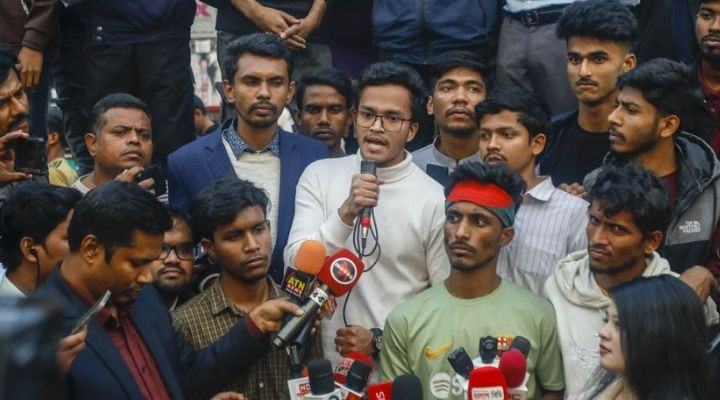 ‘গণজমায়েতের’ ঘোষণা দিয়ে সড়ক ছাড়লেন ৭ কলেজ শিক্ষার্থীরা